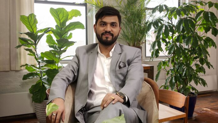 Breaking Barriers: How Jayesh Chouhan Transformed the IT Landscape with Sledding Technologies - VyapaarJagat.com